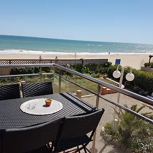 vistas-increibles-a-la-playa-de-gava.topbarcelonahotels.com/